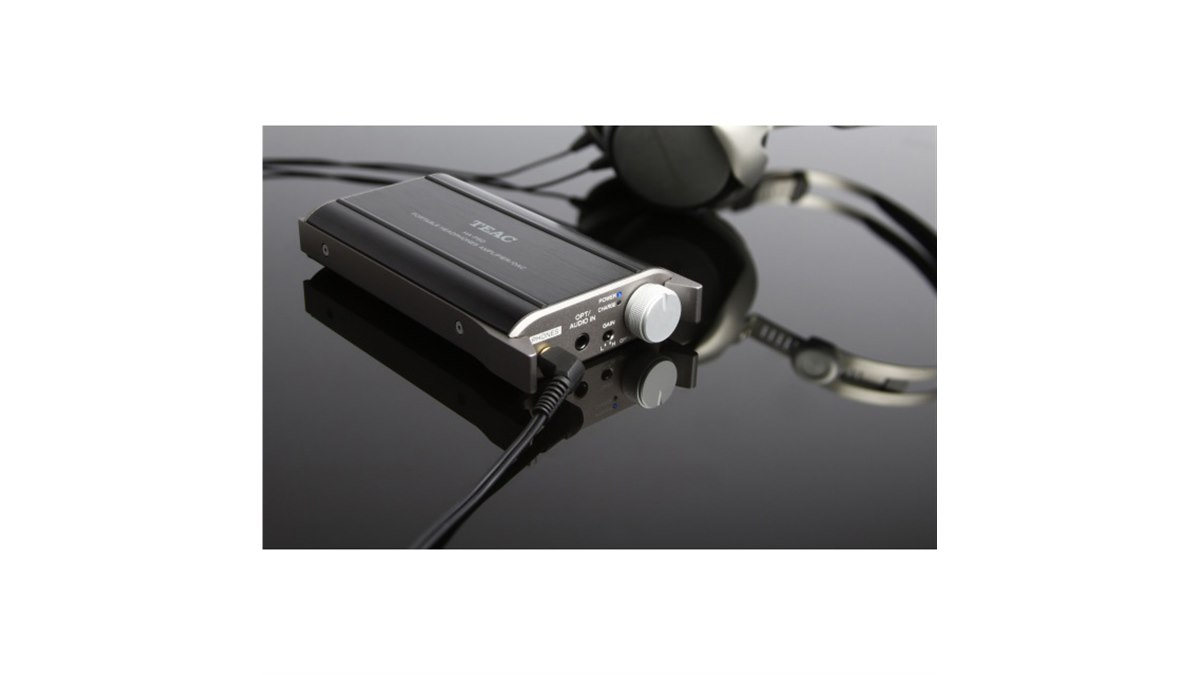 TEAC、ハイレゾ再生に対応したポータブルヘッドホンアンプ「HA-P50