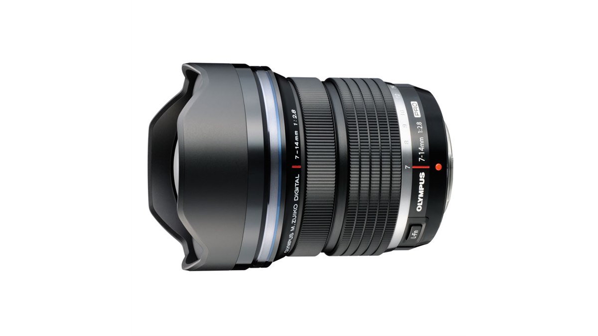 オリンパス、「M.ZUIKO PRO」の広角ズームと超望遠単焦点レンズ