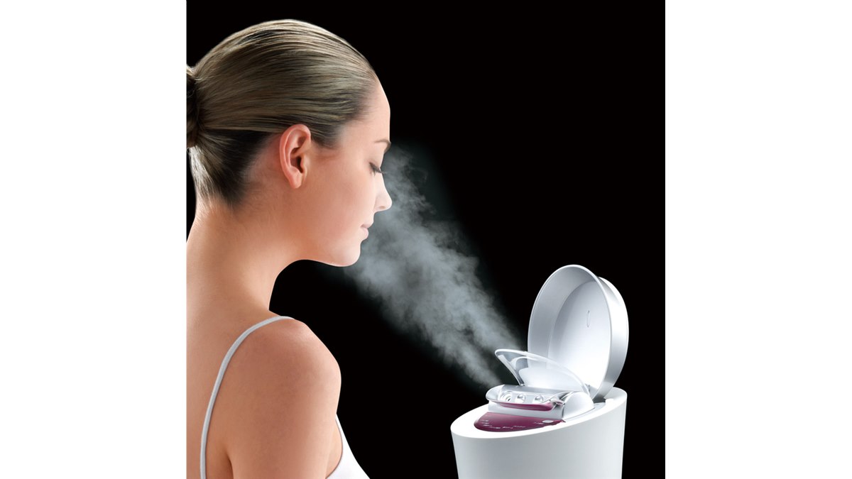 パナソニック、ダブルスチームでハリ感のある肌に導く「ナノケア