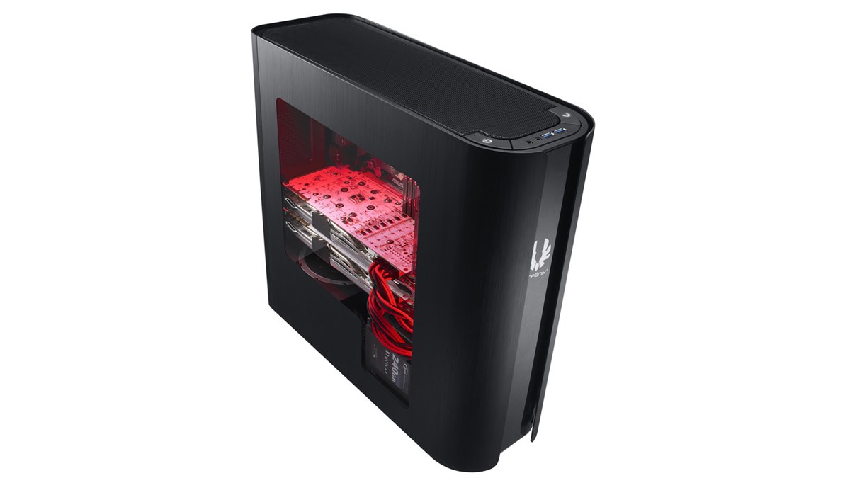 BitFenix、フロントロゴが変更できる2.4型液晶を搭載したPCケースなど