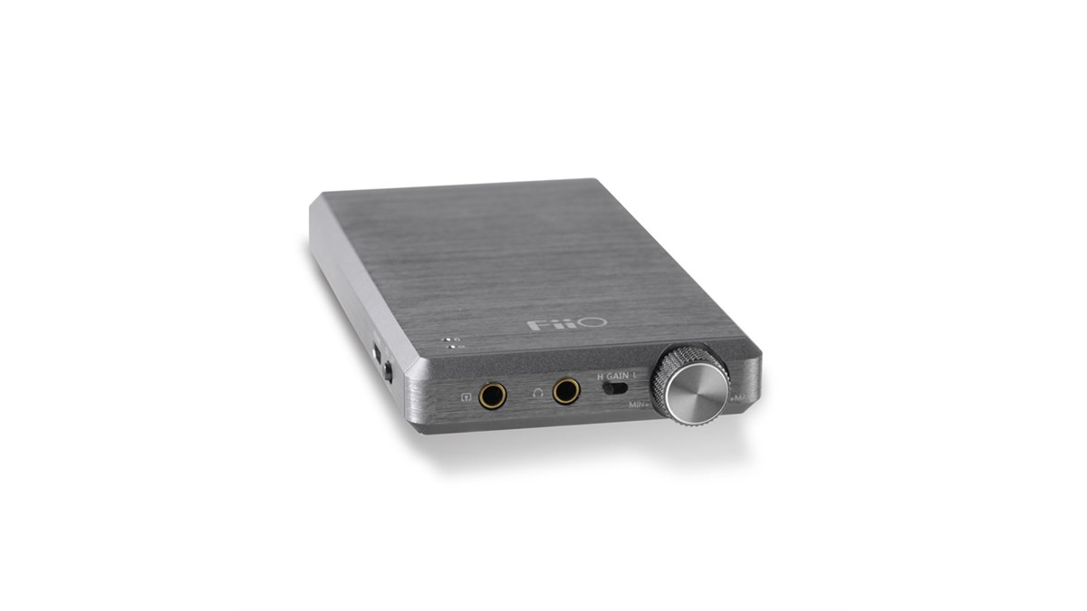 FiiO、IEMに特化したポータブルヘッドホンアンプ「E12A」 - 価格.com