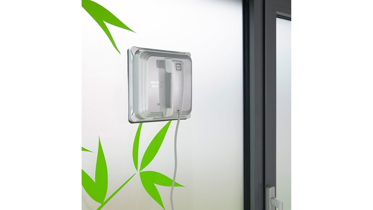 ウインボット830 エコバックス、ステッカーを貼った窓も掃除する「WINBOT W830