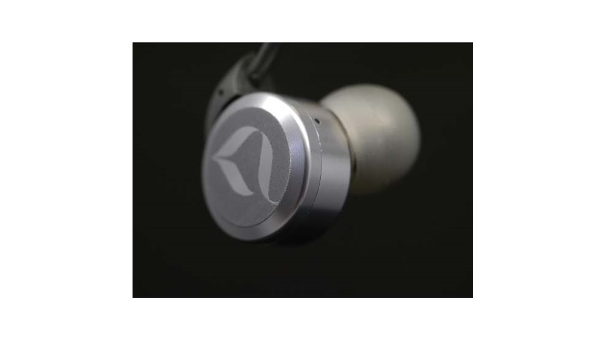 DITA、ドライバーやプラグを独自開発した密閉型イヤホン「Answer」など