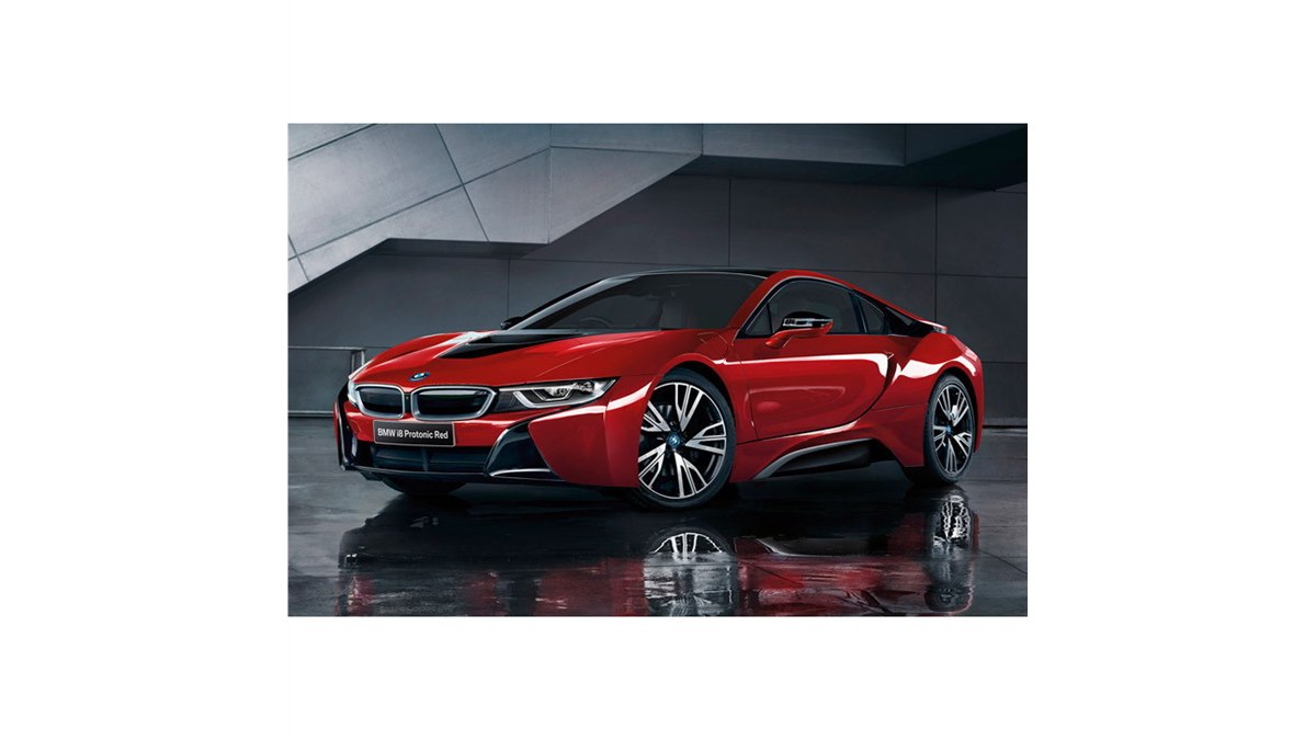 赤いボディーが目を引くBMW i8の限定車登場 - 価格.com