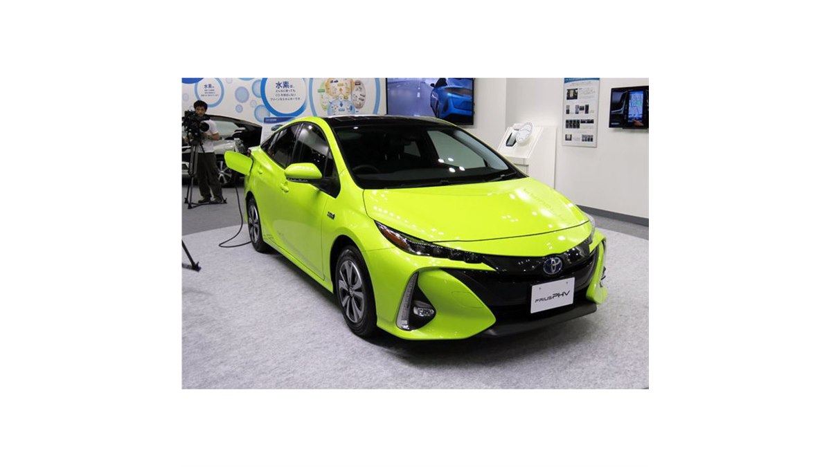トヨタが新型「プリウスPHV」の発売時期を延期 - 価格.com