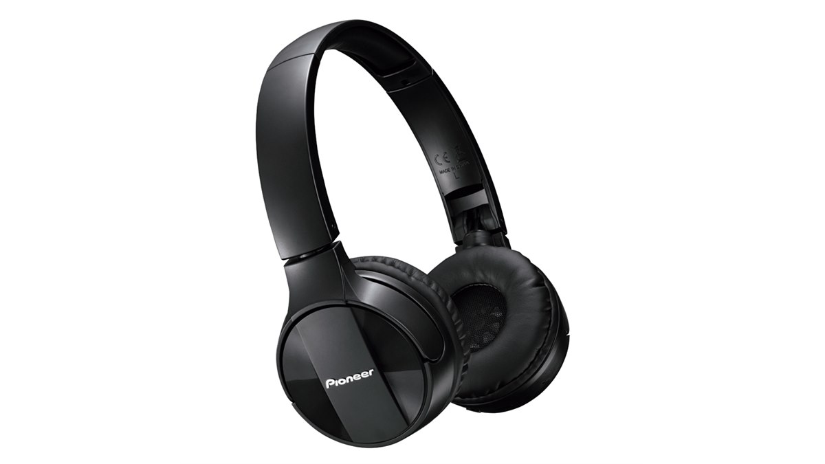 パイオニア、ハンズフリー通話対応の折りたたみ式Bluetoothヘッドホン