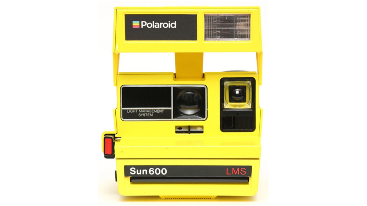 状態のよいパーツで組み上げ、カラフルなBOX型カメラ「POLAROID 600