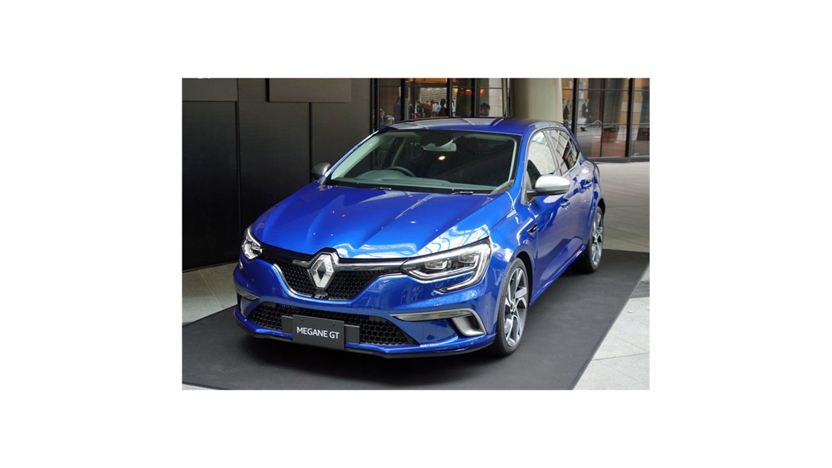 四輪操舵システムを搭載、新型「ルノー・メガーヌ」が日本上陸 - 価格.com