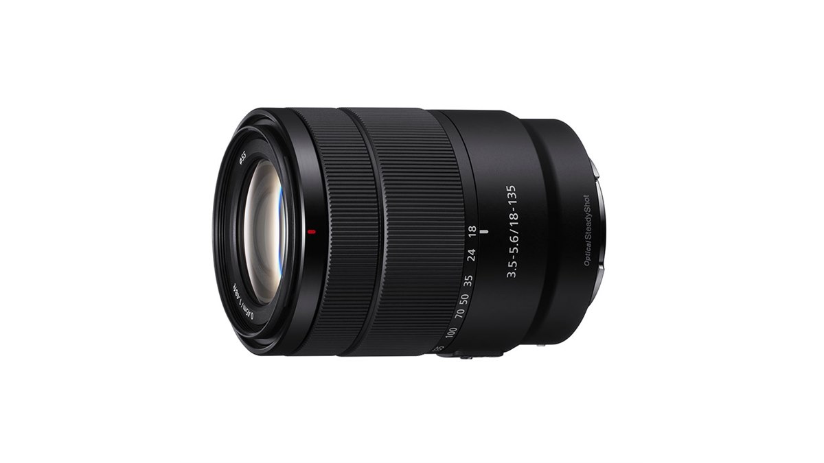 ソニー、7.5倍の高倍率ズームレンズ「E 18-135mm F3.5-5.6 OSS」 - 価格.com