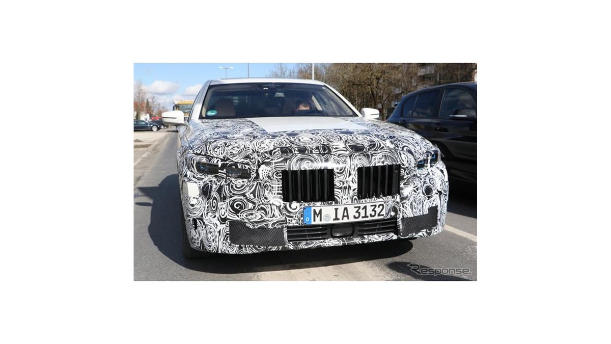 BMW 7シリーズ が「ロールスロイス顔」に!? V12搭載Mモデルに大接近