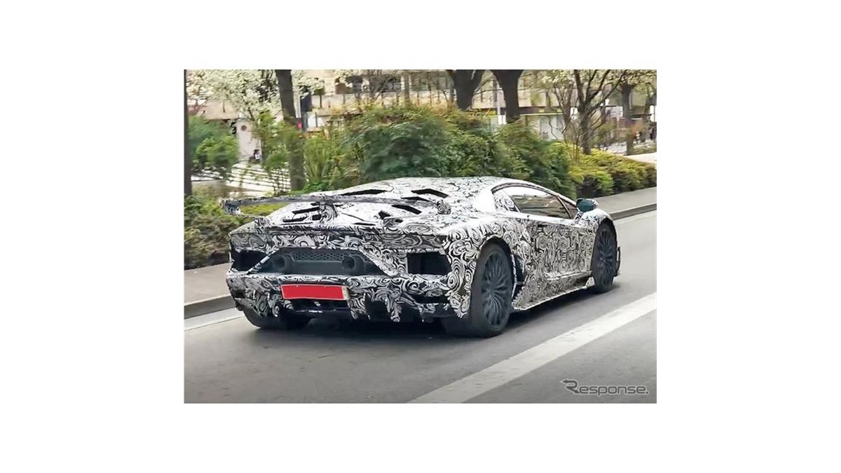 ルックスマート　ランボルギーニ　アヴェンタドールイオタ ミニカー】イオタの血統を受け継ぐランボルギーニ アヴェンタドール