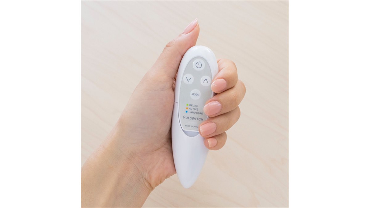手で握ってリラックスをうながす、微弱電気刺激装置「パル