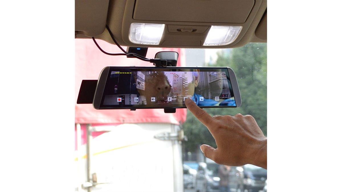 ルームミラーに固定、ミラー型の全面液晶ドライブレコーダーが19,800円