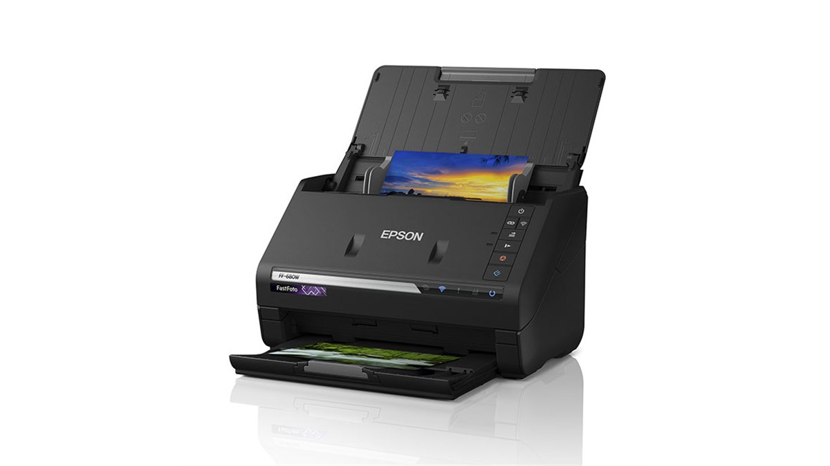 エプソン、大量の紙焼き写真をデータ化できるA4フォトスキャナー「FF