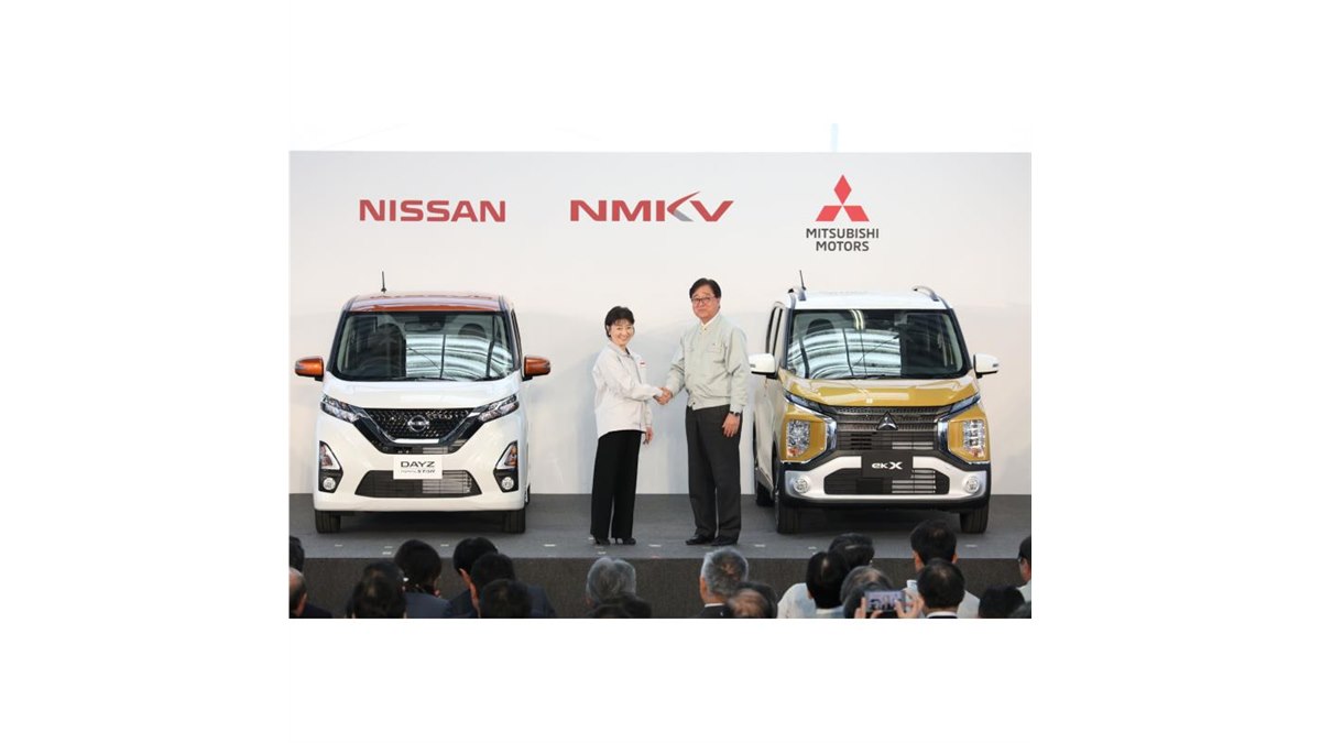 日産と三菱の新型軽乗用車がラインオフ - 価格.com
