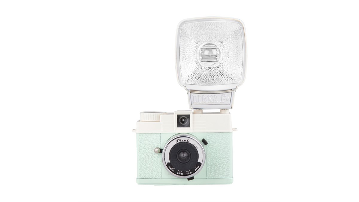 ロモ、淡いグリーンの35mmフィルムカメラ「Diana Mini Picnic」 - 価格.com