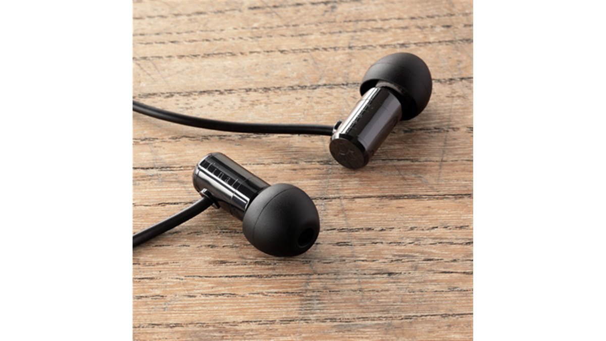 ユコテック IL500（カラー：ノーブルメタル）【イヤホン】 final、バイノーラル制作のゲームなどに適したダイナミック型イヤホン