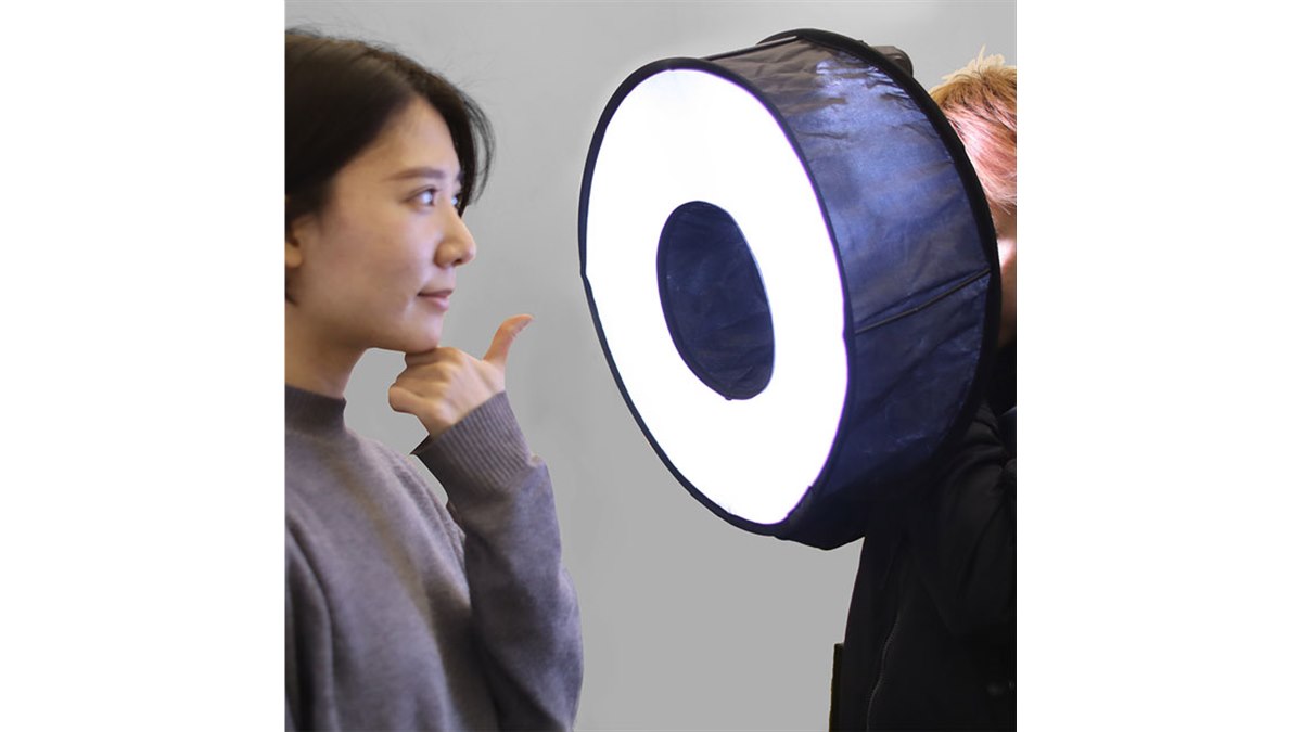 1,980円、折りたたみ式のストロボディフューザー「影スッキリ