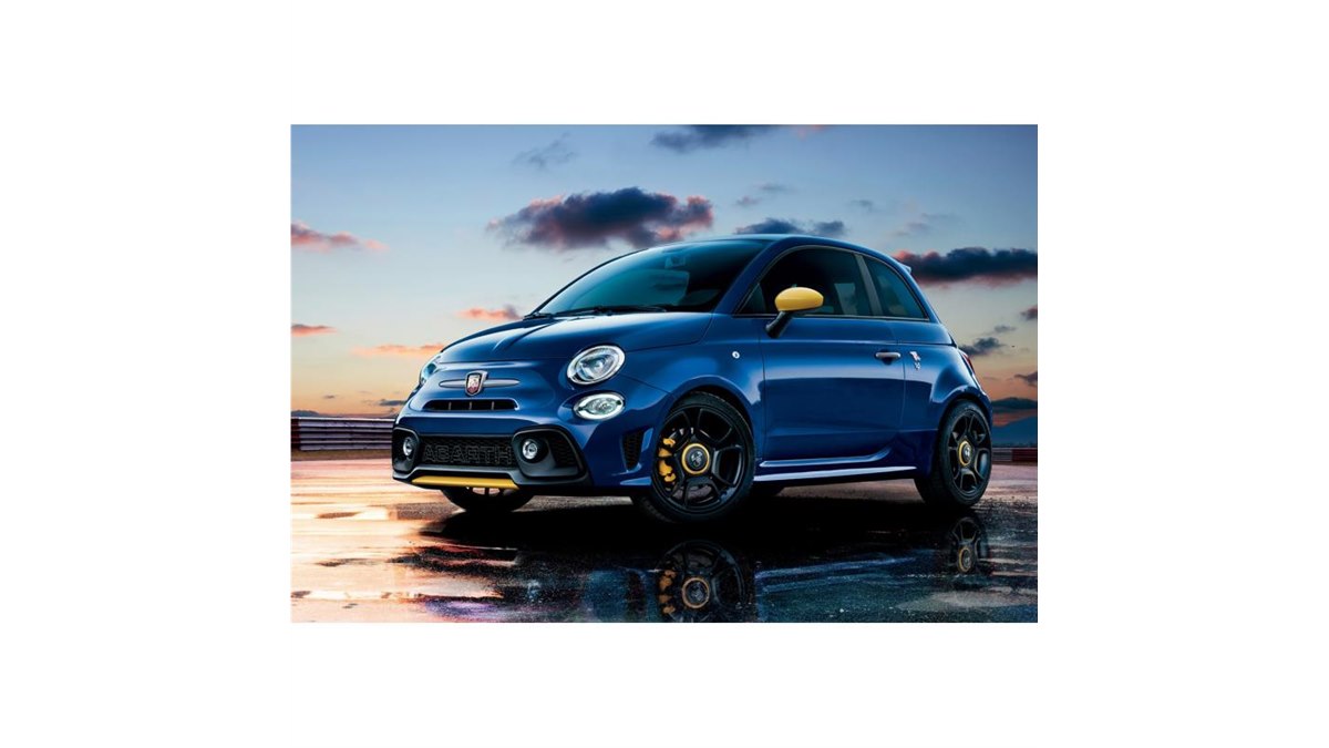 ブルーのボディーにイエローが映える「アバルト595／595C」の限定車