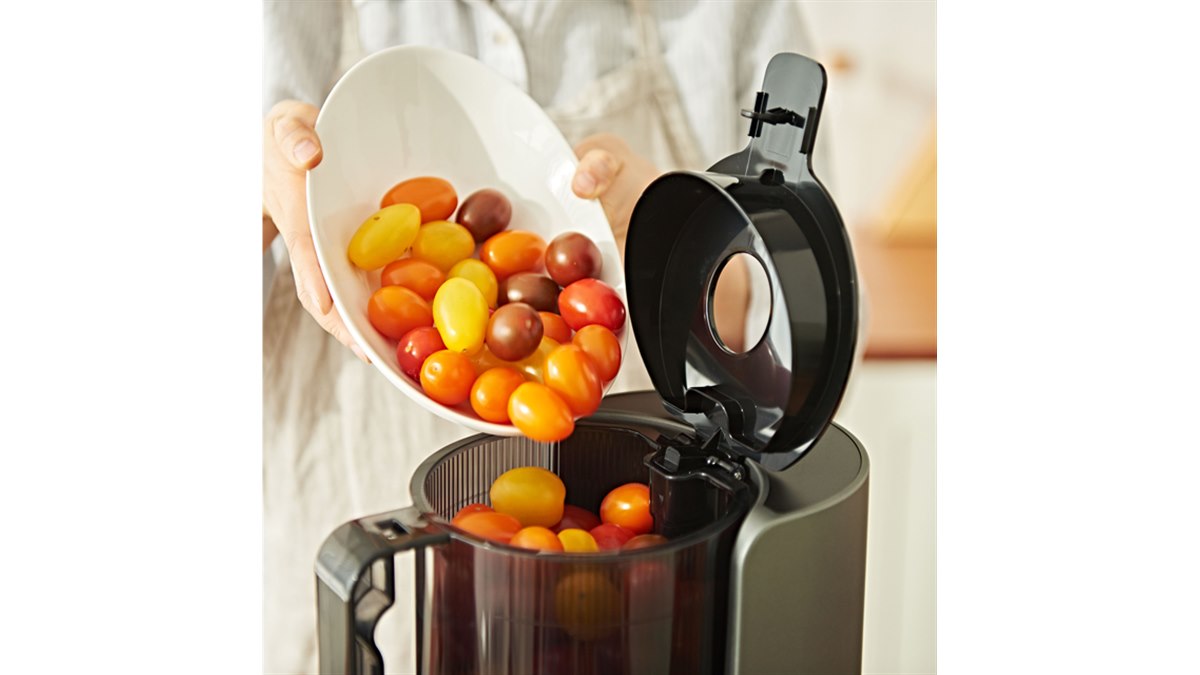 ヒューロム、内径136mmの「メガホッパー」搭載のスロージューサー