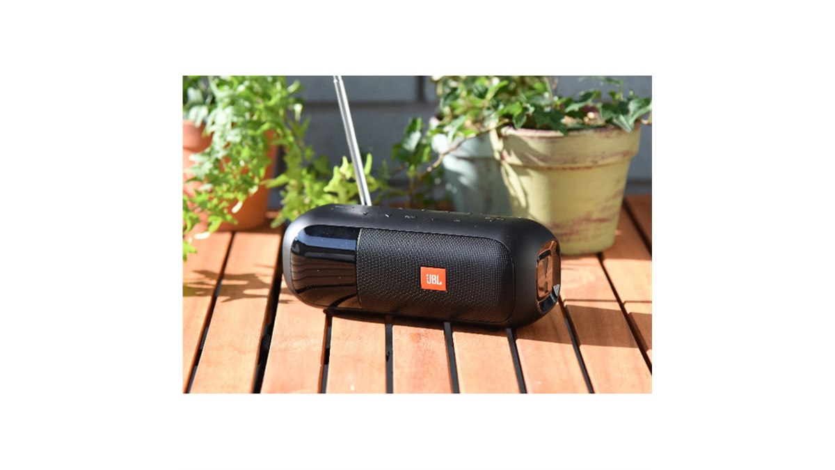 JBL、ワイドFM対応のポータブルBluetoothスピーカー 「JBL