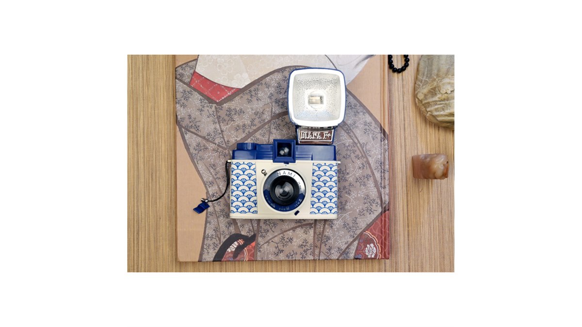 ロモ、日本の青海波模様にインスピレーションを受けた「DianaF+ 波