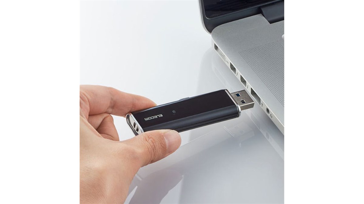 エレコム、USBメモリーサイズのポータブルSSD「ESD-EMN」 - 価格.com