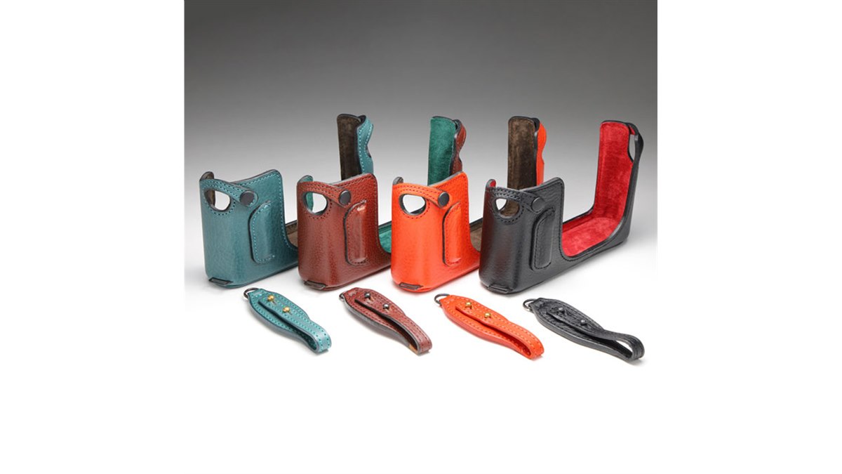 INDUSTRIA、「ライカQシリーズ」専用のストラップ付きレザーケース