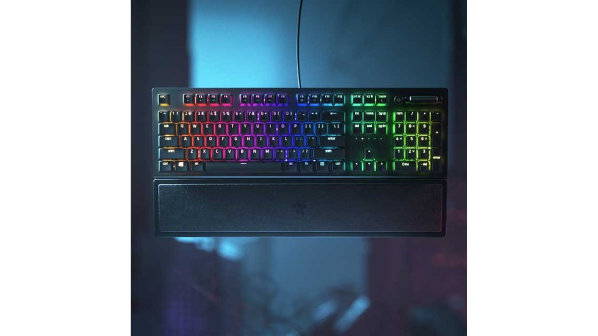 Razer、クリアハウジングを採用したゲーミングキーボード