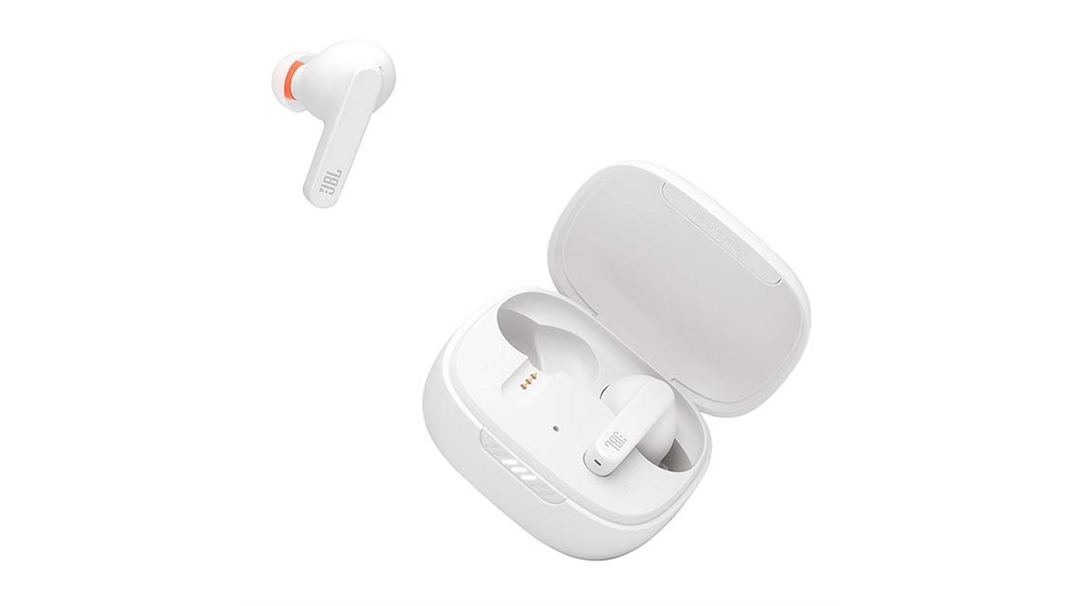 JBL、NC搭載でショートスティック型を採用した完全ワイヤレスイヤホン