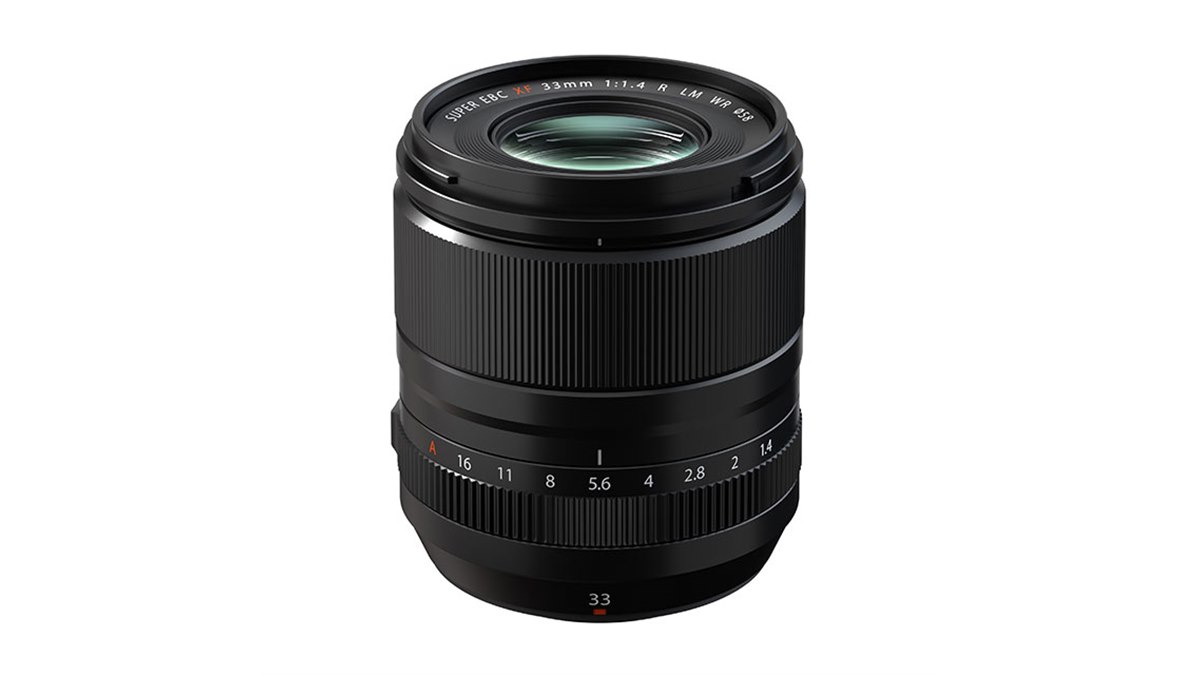 富士フイルム、大口径標準単焦点レンズ「XF33mmF1.4 R LM WR」を
