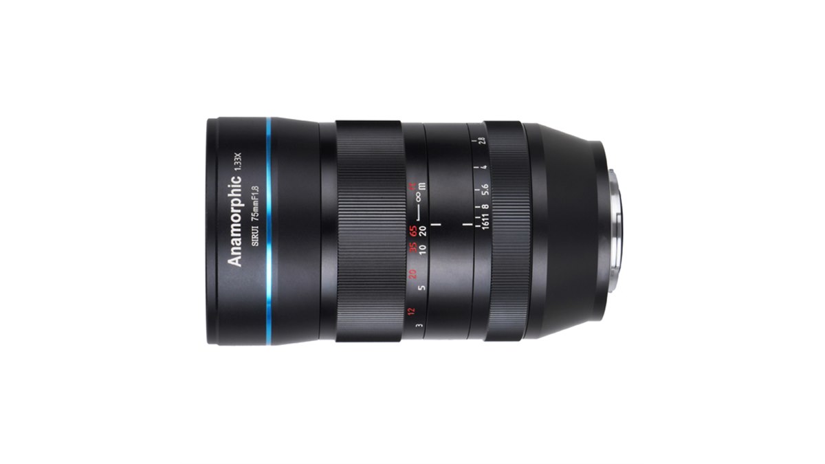 美品・特価　SIRUI 75mm F1.8 1.33xアナモルフィック MFT SIRUI、APS-C用アナモルフィックレンズ「75mm F1.8 1.33X」を