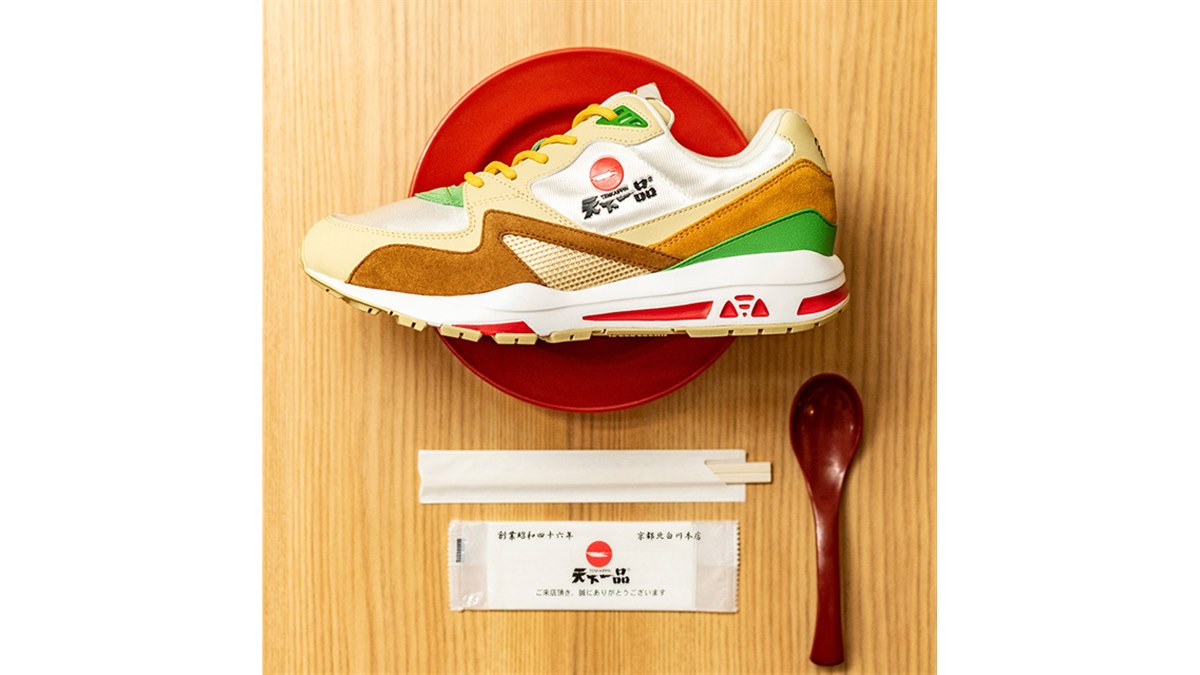 ラーメン「天下一品」のスニーカーが11/10発売、鶏つながりで「le coq sportif」とコラボ - 価格.com