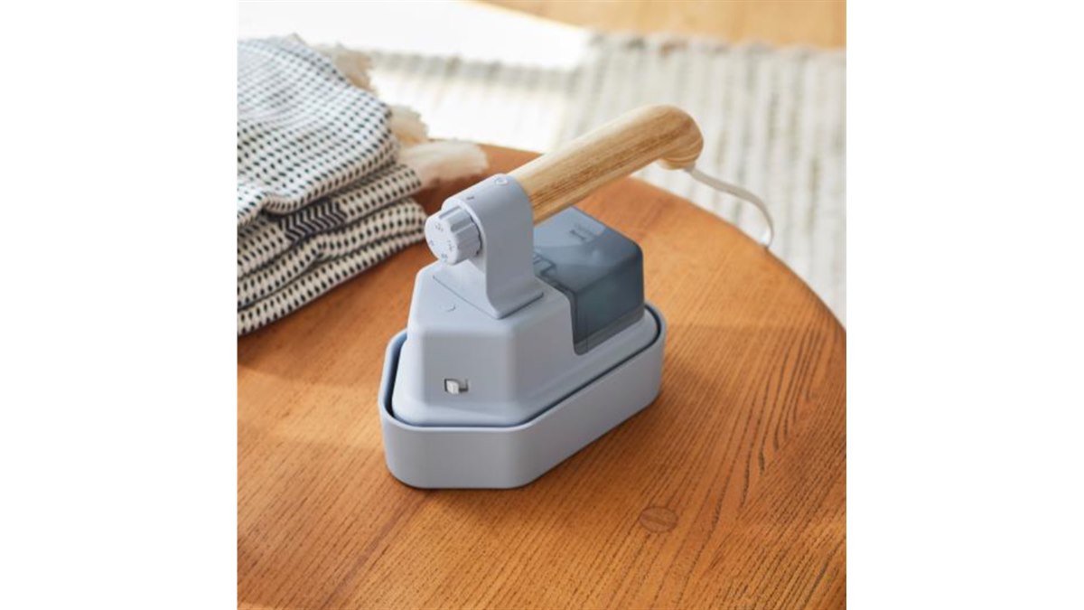 BRUNO、スチーム＆プレスの2役をこなす“レトロデザインの衣類