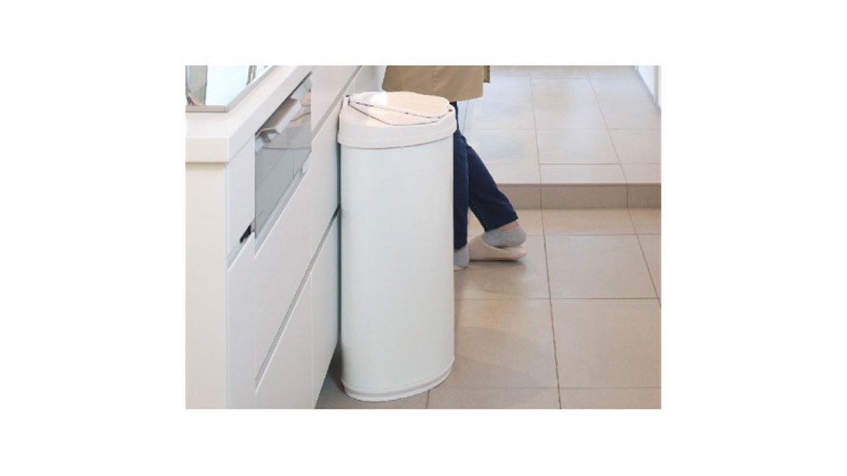 MAXZEN、非接触でフタが開く「自動開閉ゴミ箱」の新色ホワイトを発売