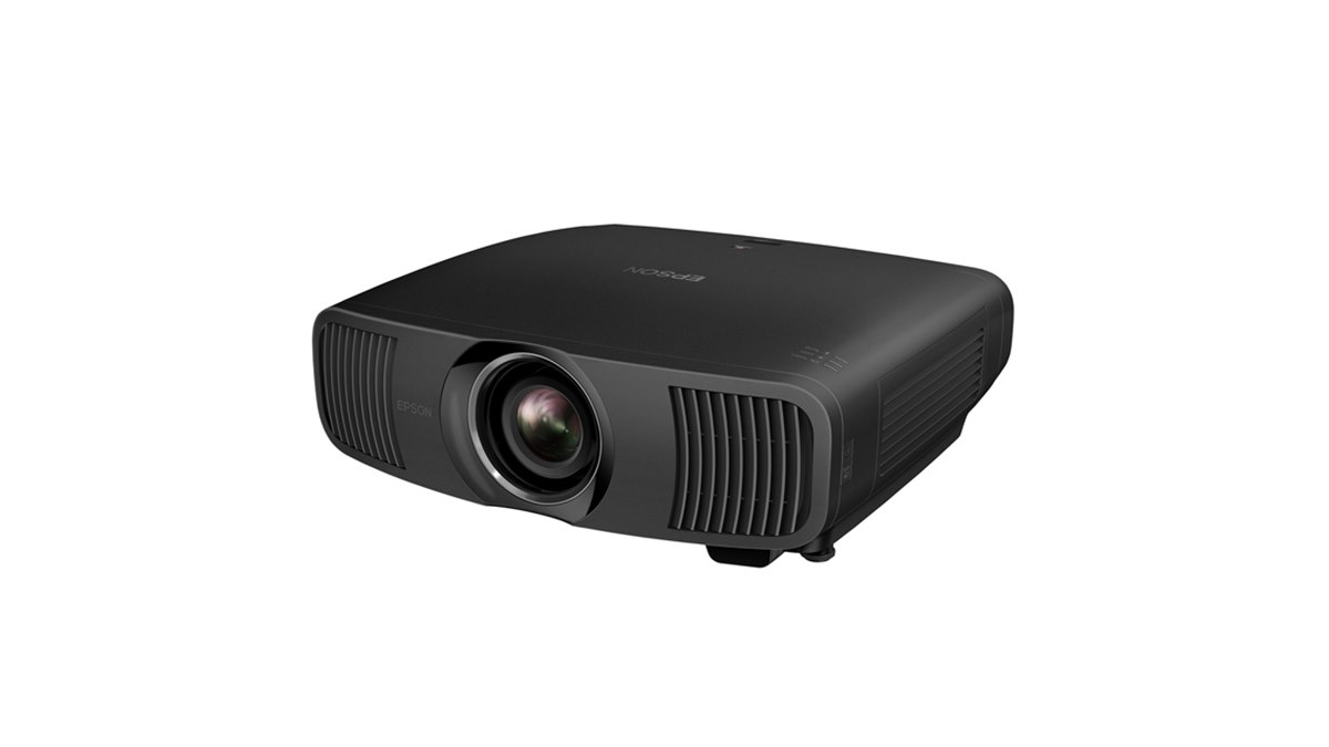 エプソン、2700ルーメンの3LCD方式ホームプロジェクター2機種を