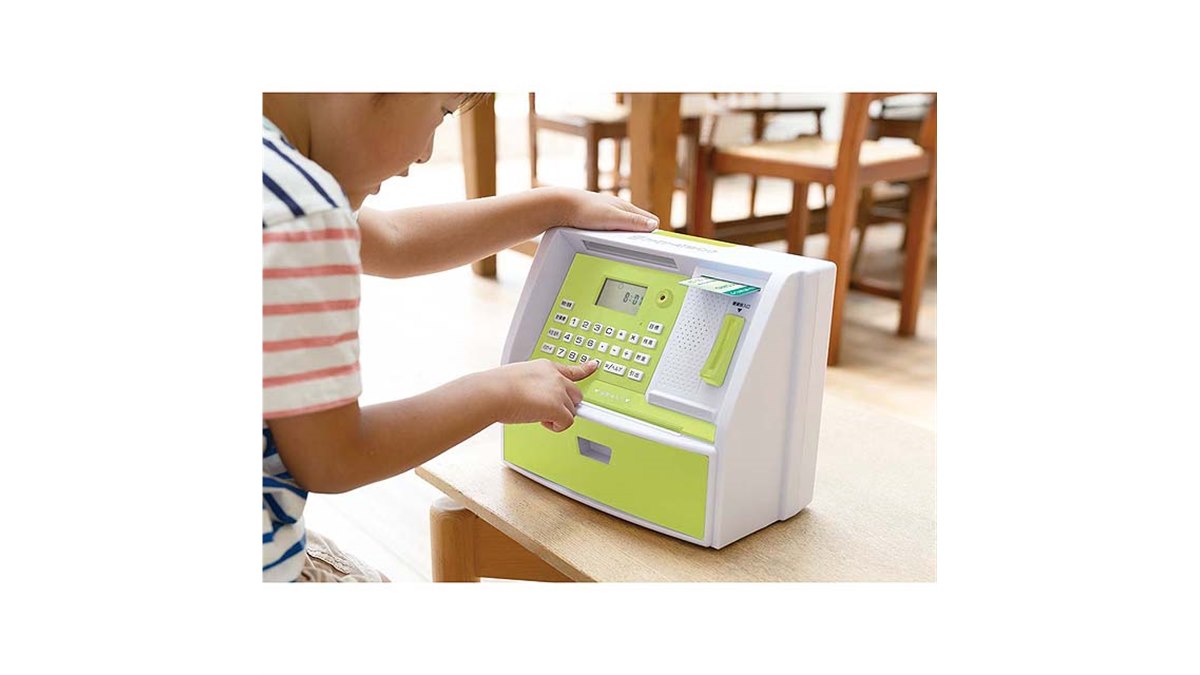 ライソン、しゃべってくれる貯金箱「ファミリーATMバンク」 - 価格.com