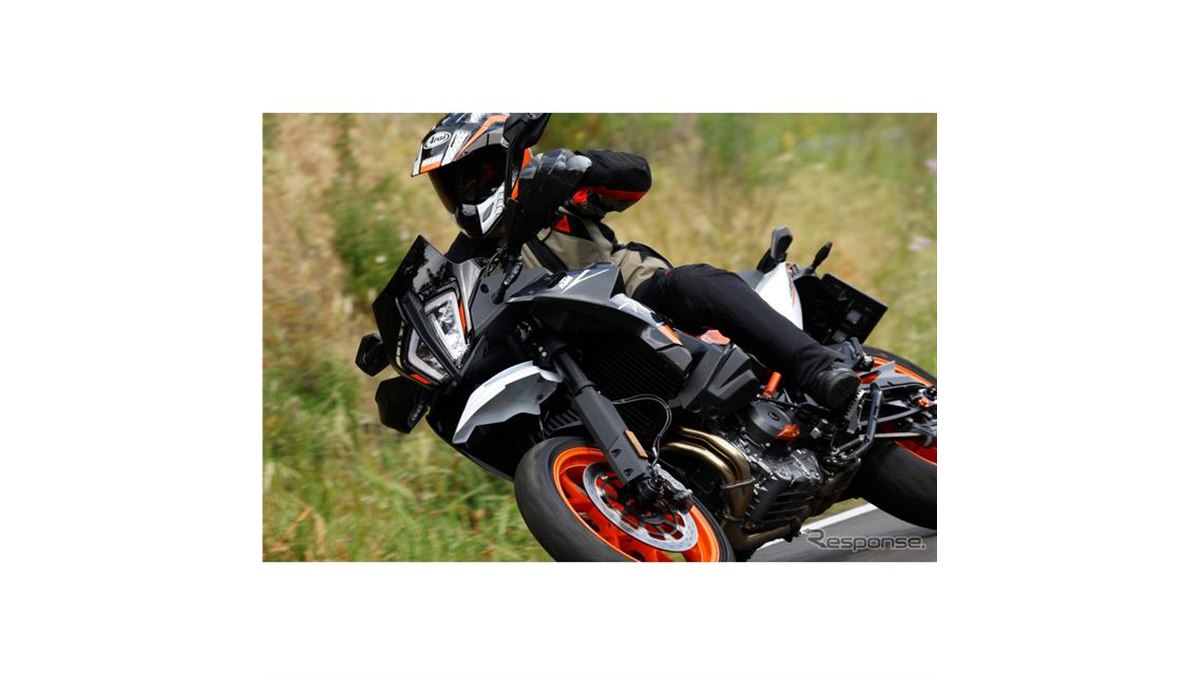KTM 890SMT 試乗】“KTMだけど”ニュートラルさが特徴!? 操る楽しみ溢れ