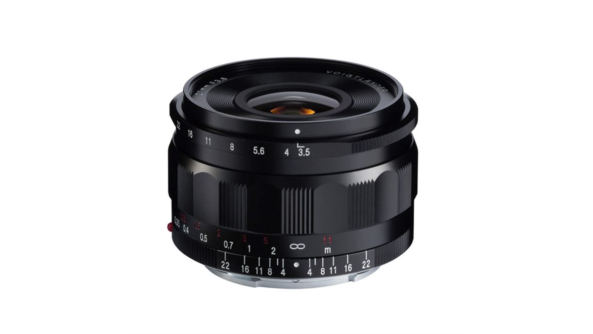 コシナ、ソニーE用超広角レンズ「21mm F3.5 Aspherical」の生産