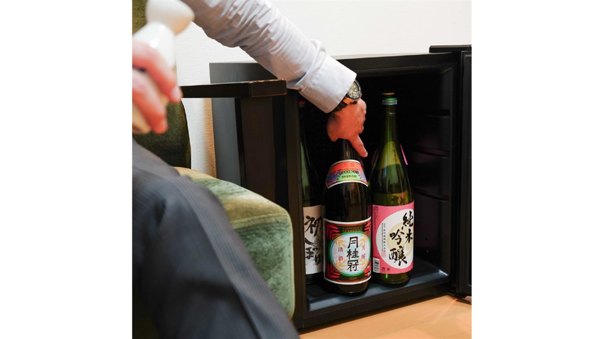 お酒一升瓶 20230807152234_724_.jpg