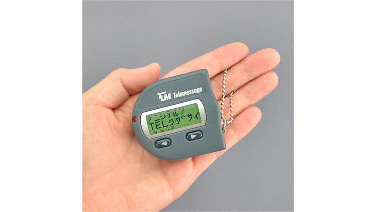 東京テレメッセージ監修、ポケベル「mola」を“ほぼ実寸”で再現した