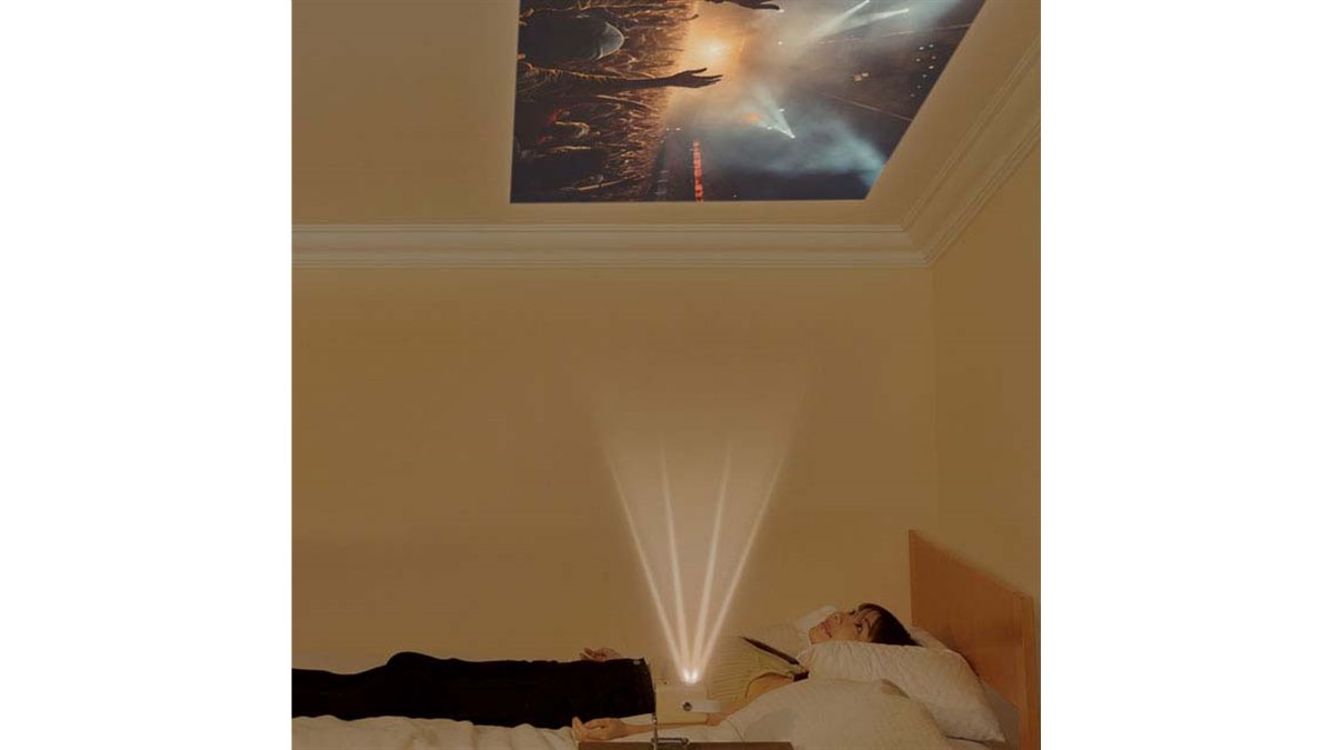 手のひらサイズ「ゴロジェクター」発売、バッテリー内蔵で壁や天井に