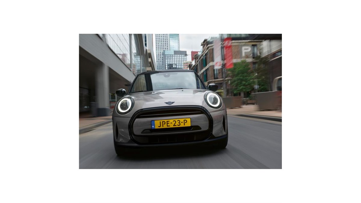 MINI 3ドア／5ドア」に日本限定の特別仕様車「カムデン