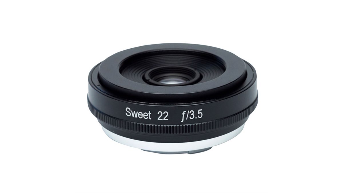 Lensbaby、周辺部に大きなボケを生み出す超広角パンケーキレンズ