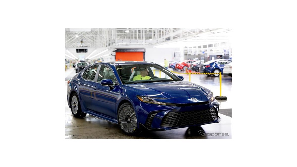 トヨタ カムリ 新型、『プリウス』顔に変身…米国で生産開始 - 価格.com