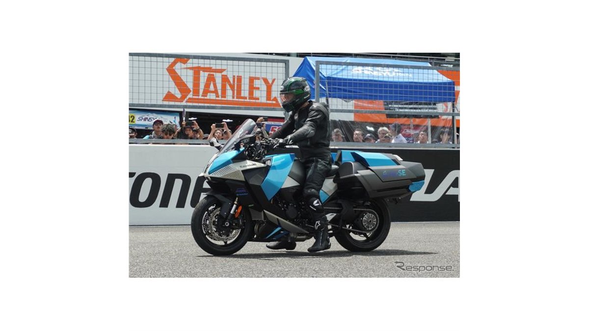 カワサキの「水素エンジンバイク」、鈴鹿8耐で世界初のサプライズ走行