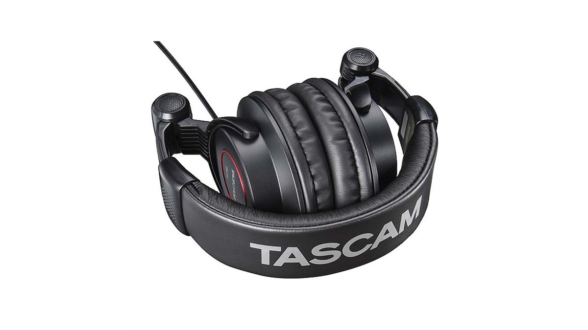 TASCAM TH-11 スタジオヘッドフォン TH-11 | MULTI-USE STUDIO GRADE HEADPHONES | TASCAM