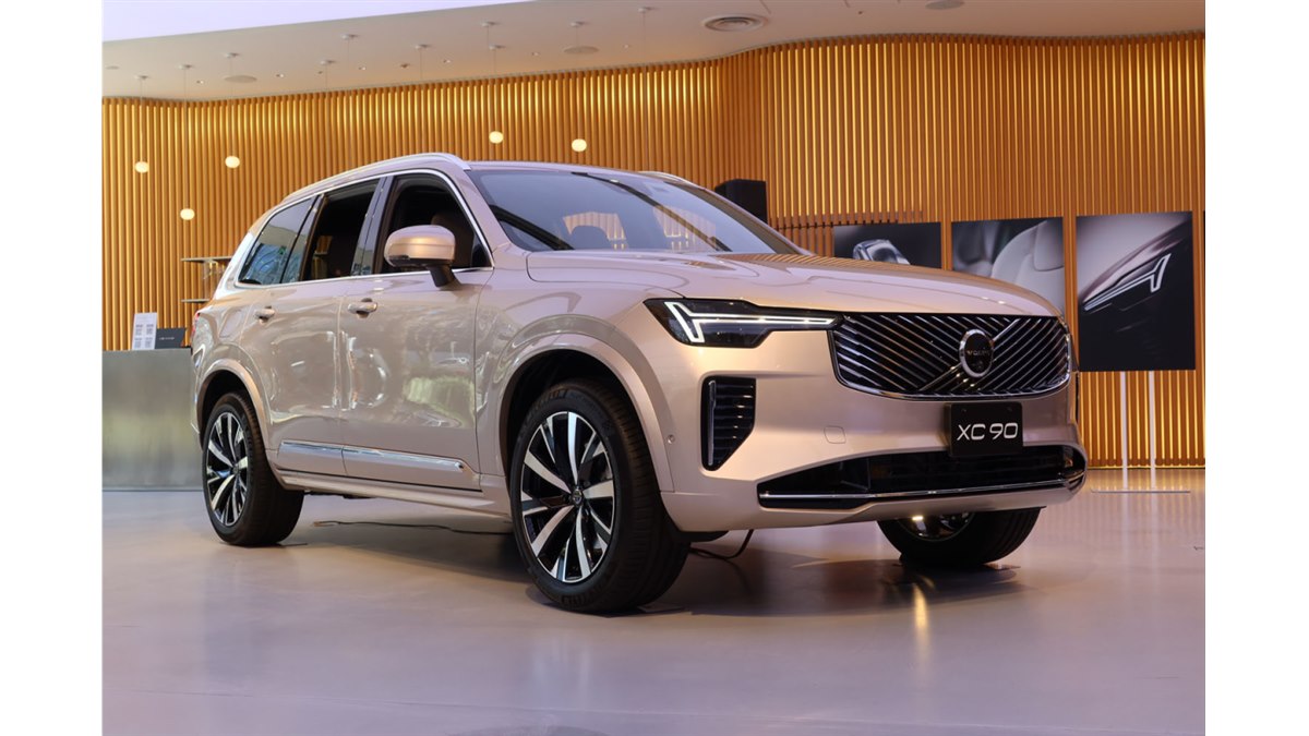 ホルヘ99　金額訂正しました。 フロントデザインが新しくなった改良型「ボルボXC90」発売