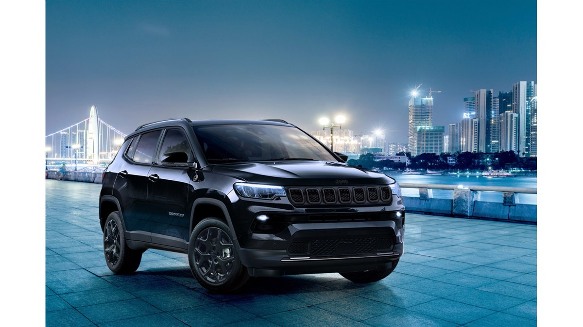 黒いサメ”がコンセプト 「ジープ・コンパス」の限定車発売 - 価格.com