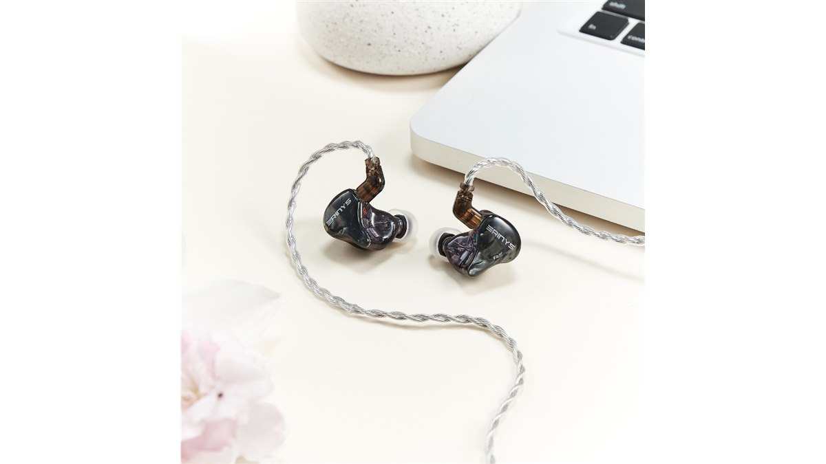 AZLA×qdcのコラボで誕生、限定生産ハイエンドゲーミングIEM